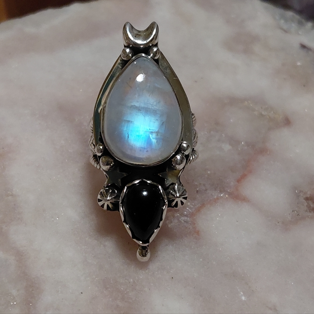 Gigantic Moonstone And Black Onyx Statement Ring - Picture 2 of 16